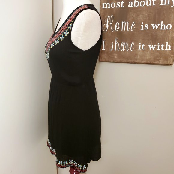 Skies are Blue Mabelle V-Neck Dress - Picture 4 of 7